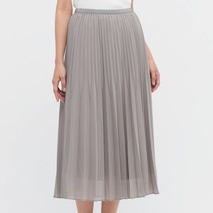 Uniqlo Pleated Midi Skirt in Gray, NWOT